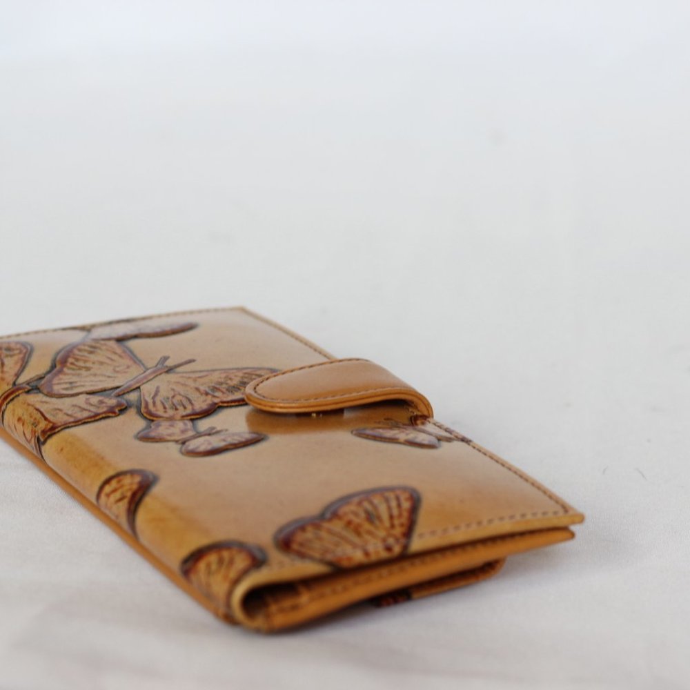 Classic Butterfly Embossed Leather Wallet - Tan - Picture 7 of 8